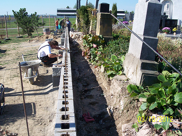 oprava hřbitovní zdi